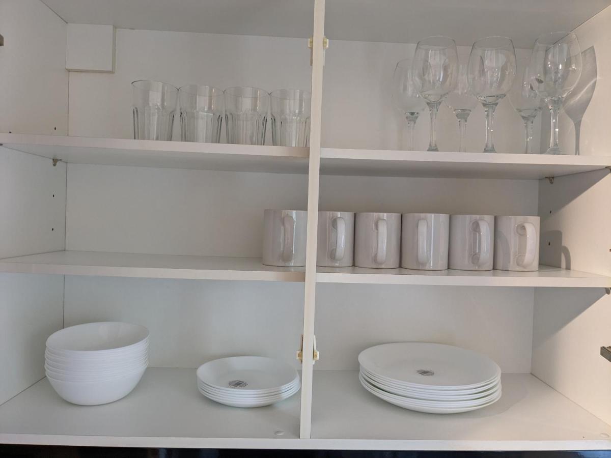 Large Apartment With Parking Гілфорд Екстер'єр фото
